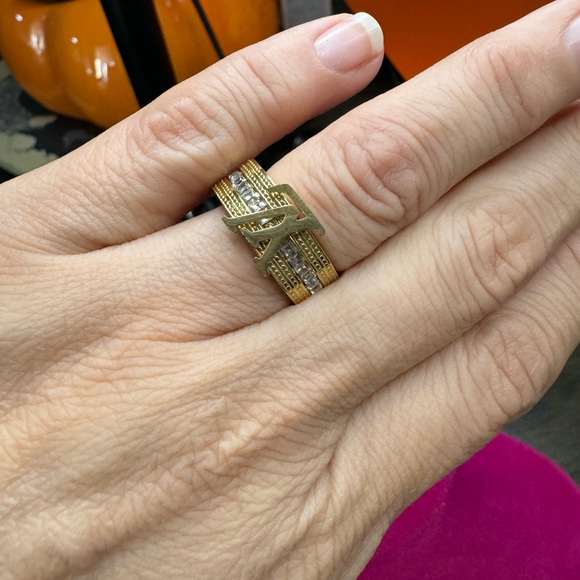 Lv Ring size 8 - Picture 3 of 3